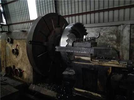 清远车床加工厂与东兴矿山机械加工厂的合作 立式车床在矿山设备加工中的应用